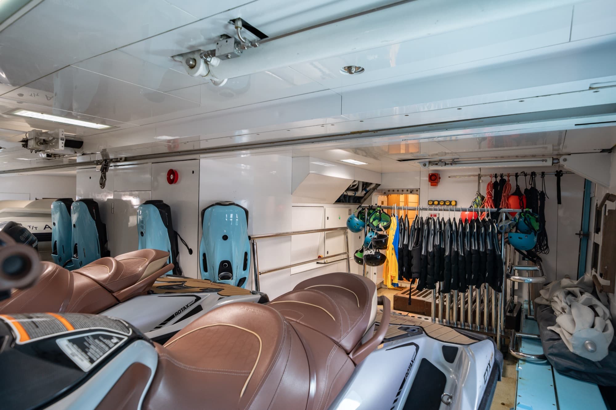 AXIOMA water sports activities